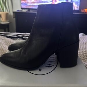 Steve Madden. Black Leather Heeled Booties.